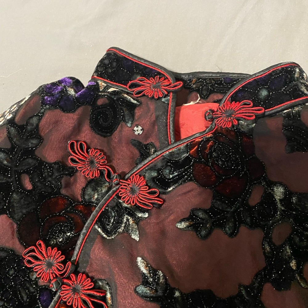 Vintage mandarin collar evening gown with floral embroidery. - Picture 4 of 4